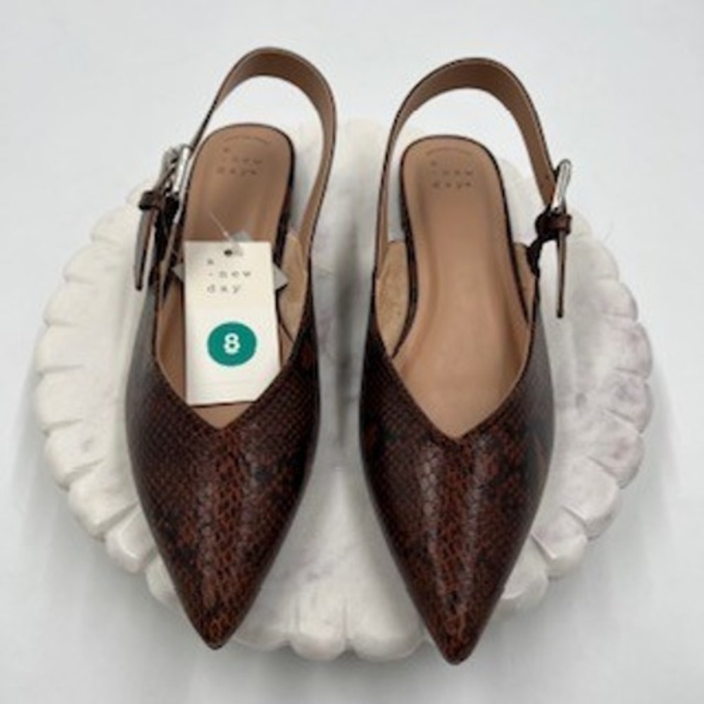 A New Day Womens Brown Snakeskin Pointed Toe Slingback Flats Memory Foam Size 8‎